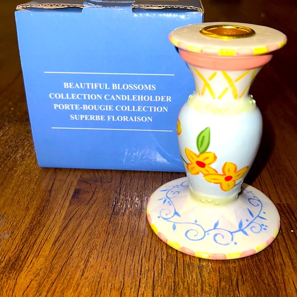 Avon 2004 Beautiful Blossoms Candleholder. Use with tapered candle. NIB. 5" x 3" - Picture 1 of 6